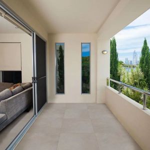 porcelanato (a) retificado/acetinado madrid 73x73 delta bloc - 2272A