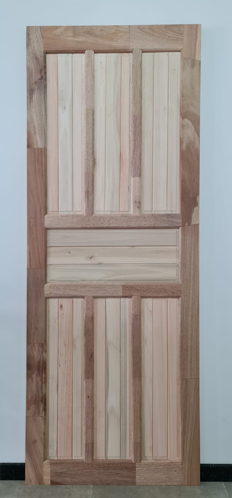 porta_de_madeira_mista_amer_fing_210x80_nepasi_1670860